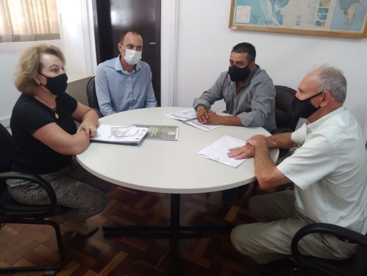 ESTIAGEM: Presidente da Câmara participa de reunião com Secretária de Agricultura