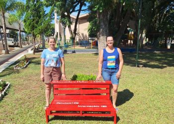 Banco Vermelho é instalado para alertar sobre a violência contra a mulher
